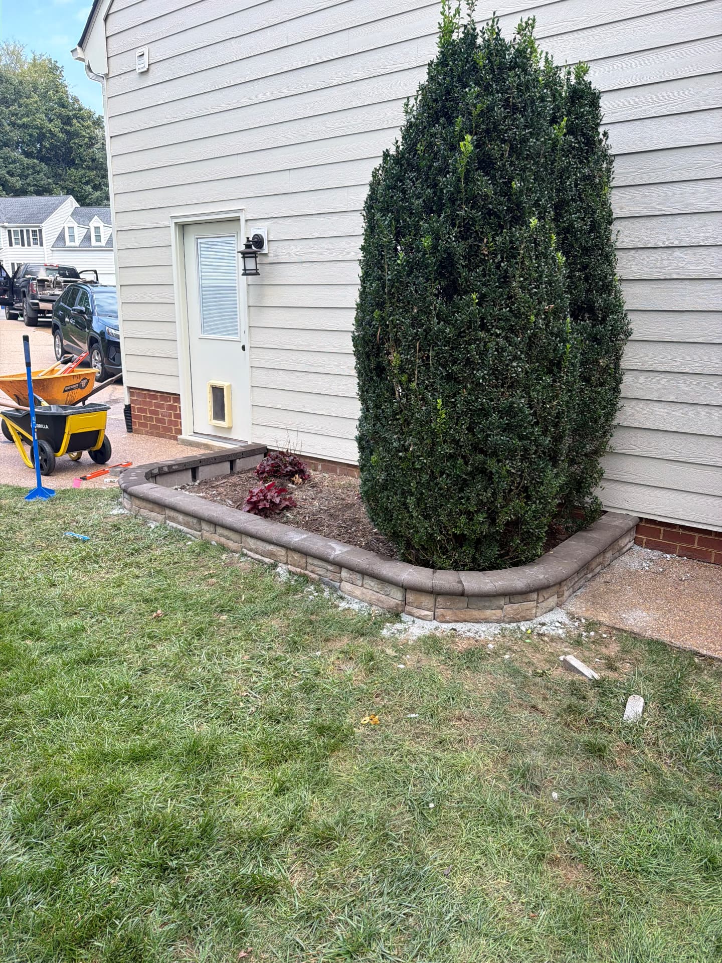 Curved Stone Bed Border — Hardscaping by Robertson Landscapes in Central Virginia